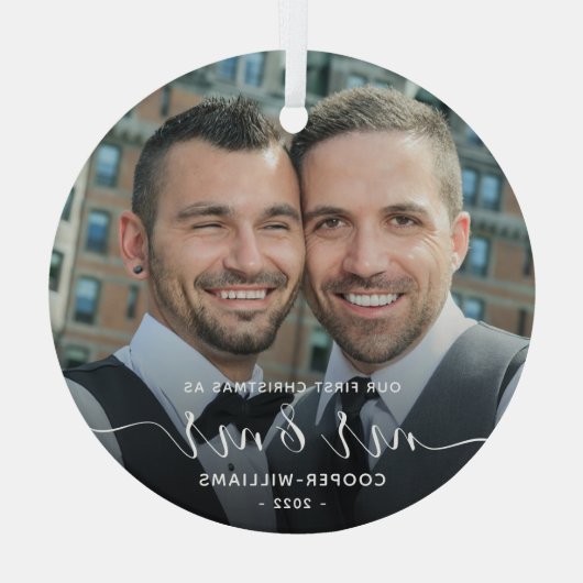 LGBTQ Keepsake氏とLGBTQ Keepsake氏の初めてのクリスマス ガラスオーナメント (裏面)