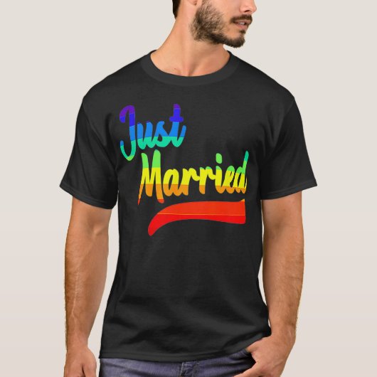 LGBTQ Wedding Just Married Honeymoon Gift Tシャツ (正面)