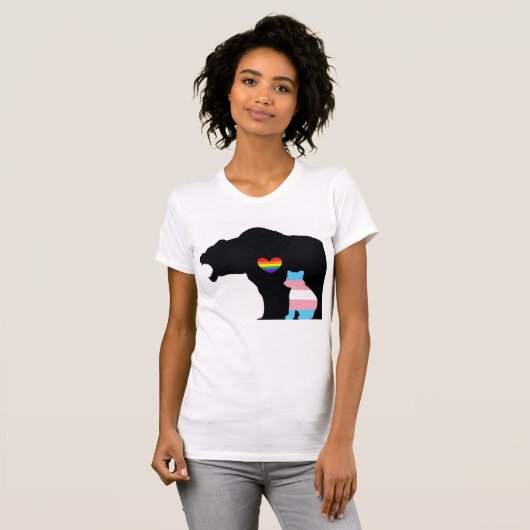 LGBTQUIA+ TRANSくまを保護しているくま Tシャツ (正面フル)