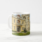 Li Gardenシリーズ: ストーリーが息づく場所 コーヒーマグカップ (正面左)