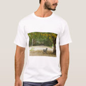 Li Gardenシリーズ: 静寂の待合せ Tシャツ (正面)
