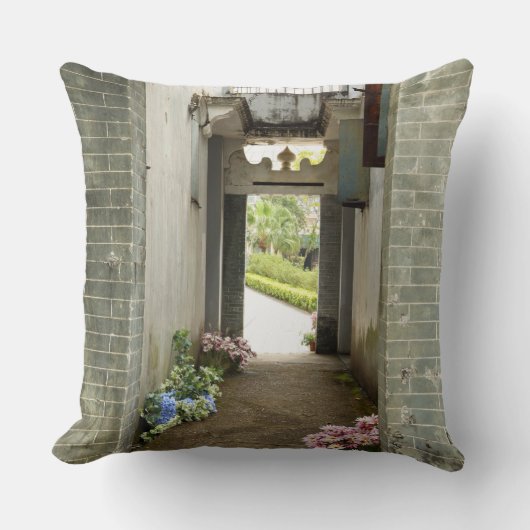 Li Garden Series: Blossoms & Echoes クッション (正面)