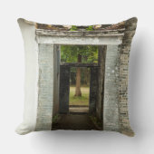 Li Garden Series: Corridors of Serenity  クッション (正面)