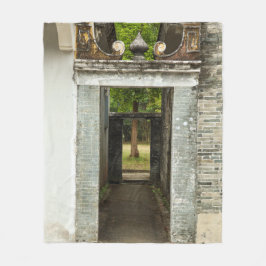 Li Garden Series: Serene Corridor フリースブランケット