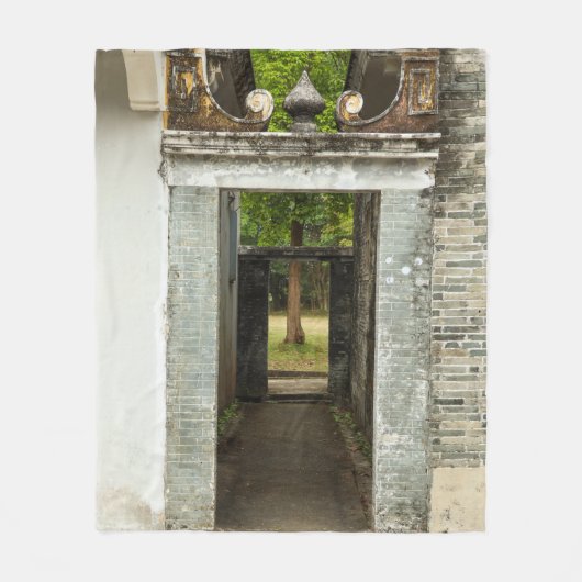 Li Garden Series: Serene Corridor フリースブランケット (正面)