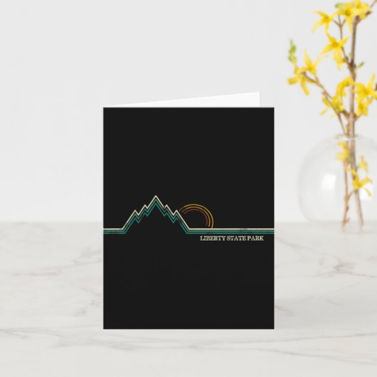 Liberty State Park New Jersey Mountain Retro  カード (黄色い花)