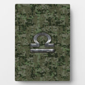 Libra〔占星術の〕十二宮図サインオンウッドランドグリーンデジタル迷彩柄 フォトプラーク (正面)