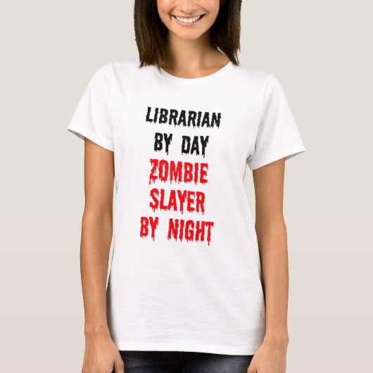 Librarian By Day Zombie Slayer By Night Tシャツ (正面)
