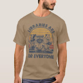 Libraries Are For Everyone Racoon Read Banned Book Tシャツ (正面)