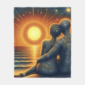 Liebespaar bei Sonnen Untergang am Meer フリースブランケット (正面)