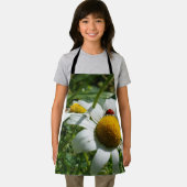 Lieveheersbeestje op margriet in de natuur. エプロン (インサイチュ)