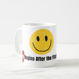 Life Begins After the First Sip おしゃれなタイポグラフィ コーヒー コーヒーマグカップ