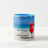 Life Begins at Retirement ツートーンマグカップ (中央)