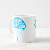 Life Begins At The End Of Your Comfort Zone Funny  コーヒーマグカップ (正面左)