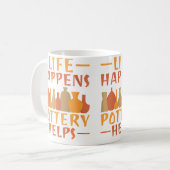 Life Happens Pottery Helps Pottery コーヒーマグカップ (正面左)