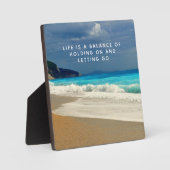 Life is a Balanceことわざと熱帯ビーチ写真 フォトプラーク (正面)