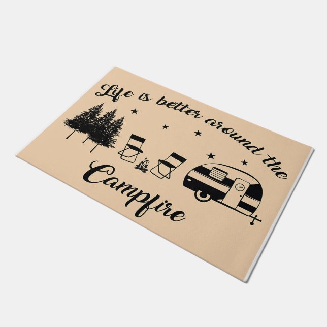 Life Is Better Around The Campsite ドアマット (アングル)