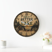 Life Is Better at the Lake House  ラージ壁時計 (ホーム)