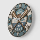 Life Is Better at the Lake Paddle Cabin Lodge ラージ壁時計 (傾斜)