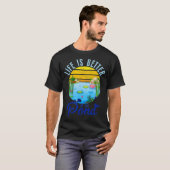 Life Is Better At The Pond Funny Pond Life Pond Tシャツ (正面フル)