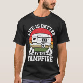 Life is Better Campfire Camper Camp Lover Campfire Tシャツ (正面)