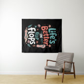 Life is Better in Flip-Flops – Fun Tropical Beach タペストリー (インサイチュ(横))