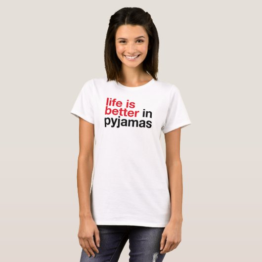 Life is Better in Pyjamas - Minimal Typography Tee Tシャツ (正面フル)