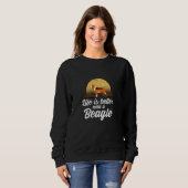 Life is better with a beagle dog lover Novelty Tee スウェットシャツ (正面フル)