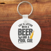 Life Is Better With a Beer and Pool Cue Billard キーホルダー (正面)