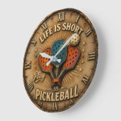 Life Is Short Play Pickleball ラージ壁時計 (傾斜)