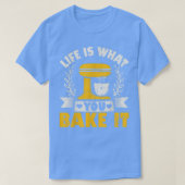 Life Is What You Bake It Baking Cake Cupcakes  Tシャツ (デザイン正面)