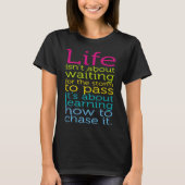Life Isn't About Waiting The Storm To Pass Learn C Tシャツ (正面)