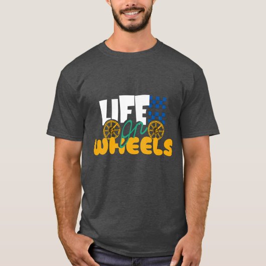「Life on Wheels」文字のブラックTシャツ。 Tシャツ (正面)