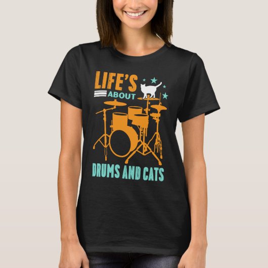 Life's About Drums And Cats Concert Gig Rhythm Ton Tシャツ (正面)
