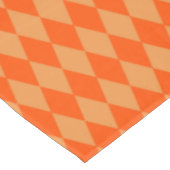 Light and Dark Orange Harlequin Diamonds Checkers  テーブルクロス (アングル)