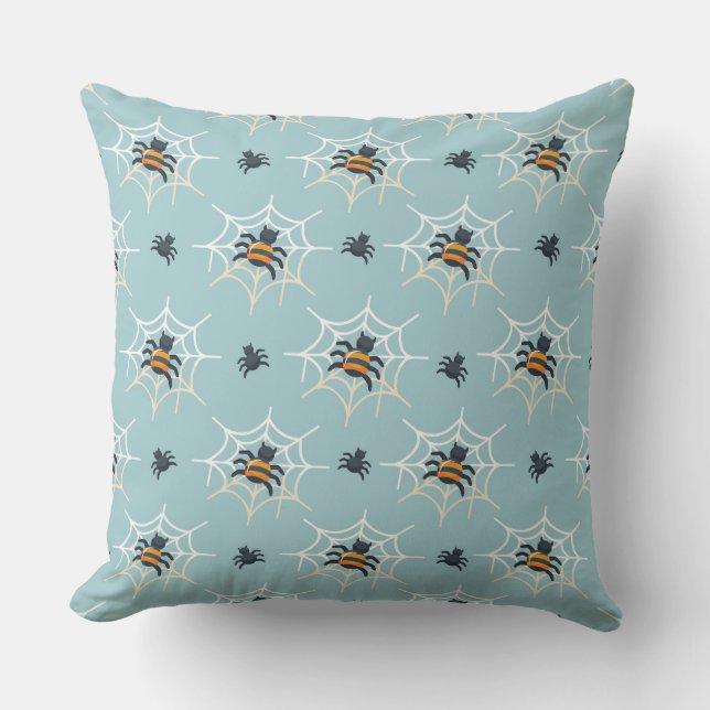 Light Blue with Spiders Halloween Throw Pillow アウトドアクッション (正面)