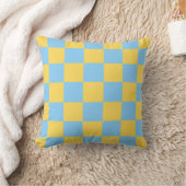 Light Blue Yellow Checkerboard Pillow クッション (ブランケット)