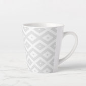 Light grey and white diamond pattern カフェラテマグ (右)