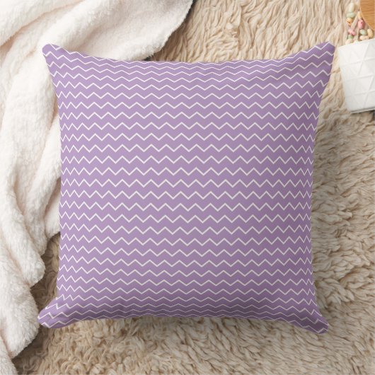 Light Purple Background with Zigzag Pattern クッション (ブランケット)