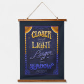 Light & Shadow Inspirational Quote 吊り下げ型タペストリー (正面)