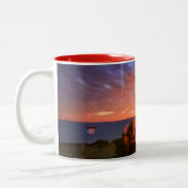 Lighthouse sunrise mug ツートーンマグカップ (左)