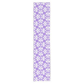 Lilac and White Modern Geometric Floral Pattern ショートテーブルランナー (正面)