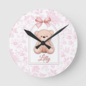 Lilly | Custom Pink Teddy Bear Nursery Design  ラウンド壁時計 (正面)