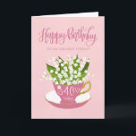 Lily of the Valley Teacup 40th Birthday Friend カード<br><div class="desc">カードの上に手文字の単語ハッピーバースデーと手文字の単語40今日のティーカップに愛のハートと一緒に渓谷の花の美しい一束で満たされた趣のある小さなピンクのティーカップ。今日40歳になる友達の誕生日カード。</div>