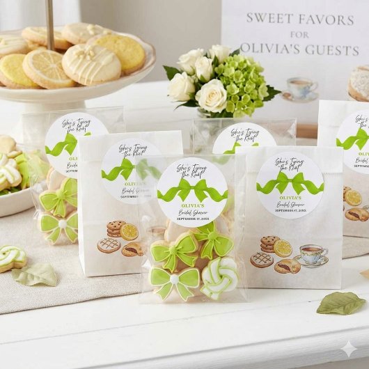 Lime Green Bow She's Tying the Knot Bridal Shower  ラウンドシール