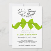 Lime Green Bow Tying the Knot Photo Bridal Shower 招待状 (正面)