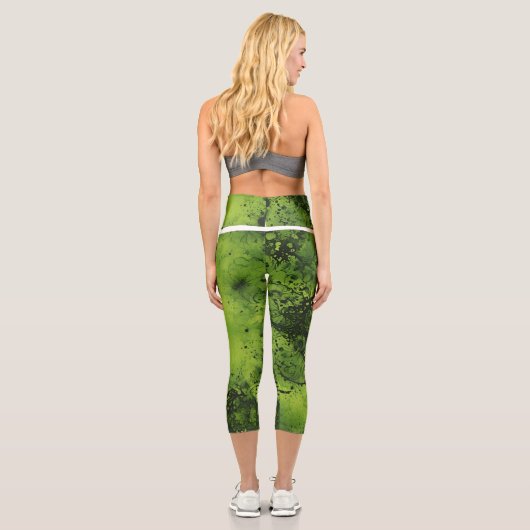 Lime Green Grunge with Black Accents カプリレギンス (裏面)