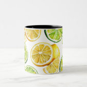 Lime Slices Mug: Zesty Citrus Kitchen Decor ツートーンマグカップ (中央)