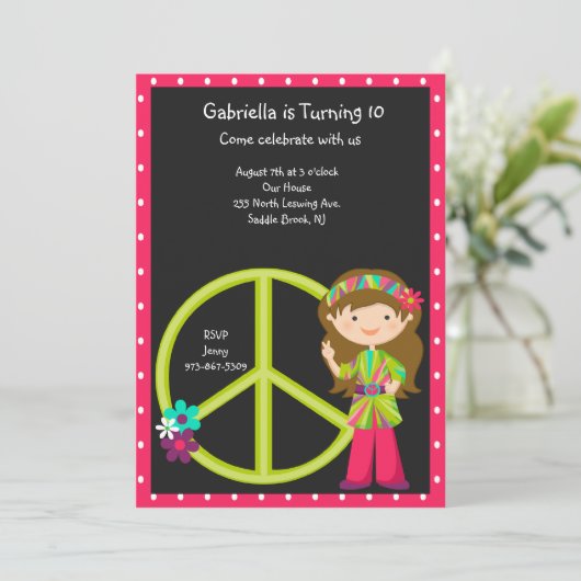 LimeGreenのピースサインの女の子の招待のヒッピーの女の子 招待状 (スタンド正面)