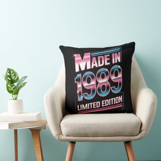 Limited Edition Retro 1989 Throw Pillow クッション (椅子)